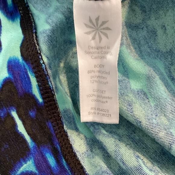 Athleta Chaturanga Blue Leopard Print Capri Leggings Size XS - Picture 7 of 7